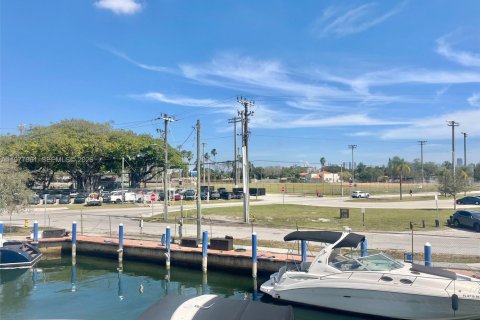 Copropriété à vendre à Miami, Floride: 1 chambre, 56.11 m2 № 2041817 - photo 25