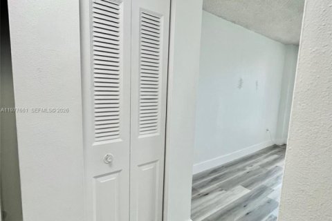 Copropriété à vendre à Miami, Floride: 1 chambre, 56.11 m2 № 2041817 - photo 13
