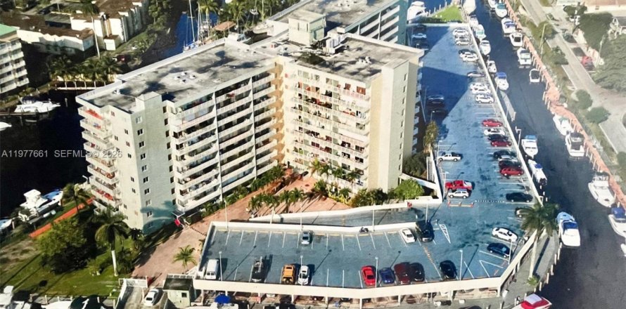 Condo à Miami, Floride, 1 chambre  № 2041817