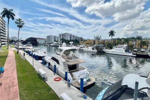 Copropriété à vendre à Miami, Floride: 1 chambre, 56.11 m2 № 2041817 - photo 24