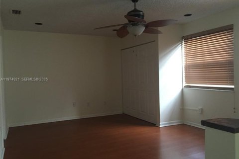 Townhouse in Miami, Florida 3 bedrooms, 130.71 sq.m. № 2040447 - photo 17