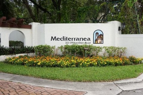 Townhouse in Miami, Florida 3 bedrooms, 130.71 sq.m. № 2040447 - photo 21