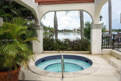 Таунхаус в Майами, Флорида 3 спальни, 130.71м2 № 2040447