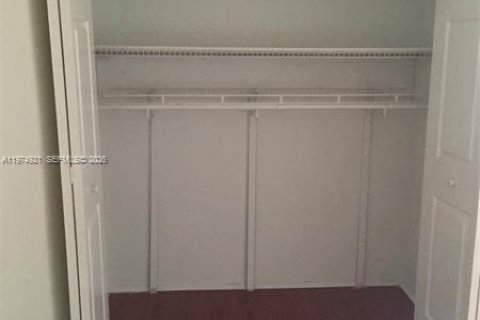 Townhouse in Miami, Florida 3 bedrooms, 130.71 sq.m. № 2040447 - photo 6