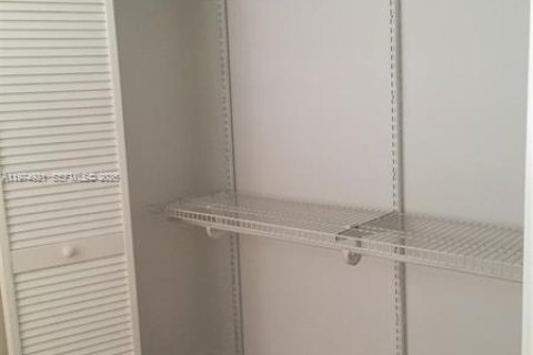 Townhouse in Miami, Florida 3 bedrooms, 130.71 sq.m. № 2040447 - photo 13