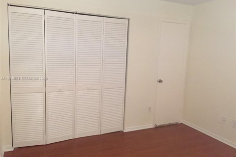 Townhouse in Miami, Florida 3 bedrooms, 130.71 sq.m. № 2040447 - photo 12