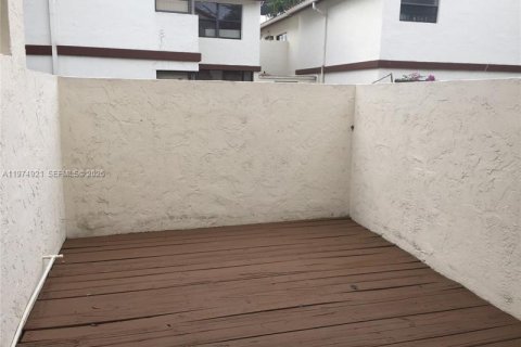 Townhouse in Miami, Florida 3 bedrooms, 130.71 sq.m. № 2040447 - photo 3