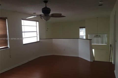 Townhouse in Miami, Florida 3 bedrooms, 130.71 sq.m. № 2040447 - photo 16