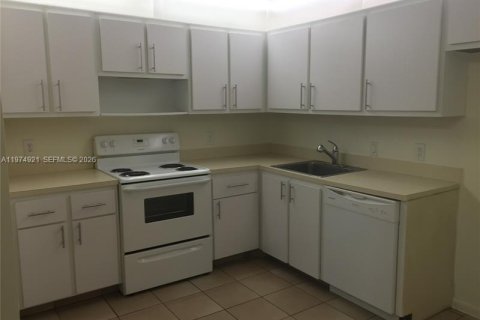 Townhouse in Miami, Florida 3 bedrooms, 130.71 sq.m. № 2040447 - photo 11