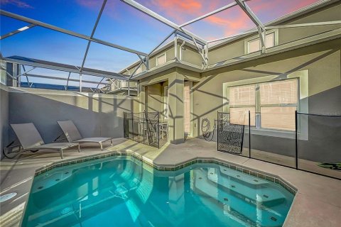 Townhouse in Davenport, Florida 5 bedrooms, 201.32 sq.m. № 1575045 - photo 2