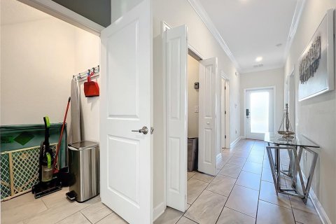 Townhouse in Davenport, Florida 5 bedrooms, 201.32 sq.m. № 1575045 - photo 11