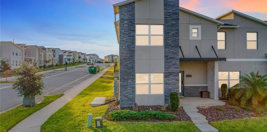 Townhouse in Davenport, Florida 5 bedrooms, 201.32 sq.m. № 1575045