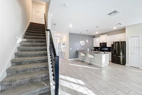Townhouse in Davenport, Florida 5 bedrooms, 201.32 sq.m. № 1575045 - photo 14