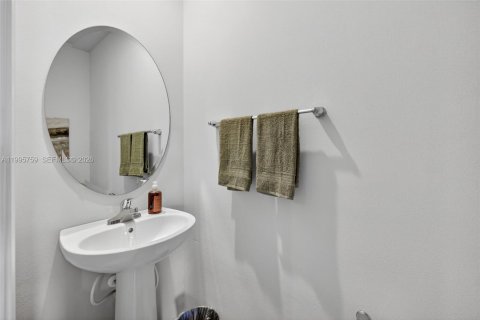 House in St. Lucie, Florida 4 bedrooms, 203.92 sq.m. № 2068160 - photo 8