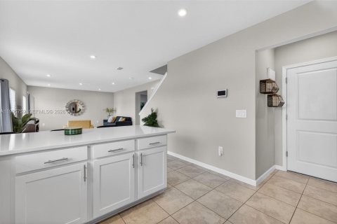 House in St. Lucie, Florida 4 bedrooms, 203.92 sq.m. № 2068160 - photo 18