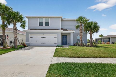 House in St. Lucie, Florida 4 bedrooms, 203.92 sq.m. № 2068160