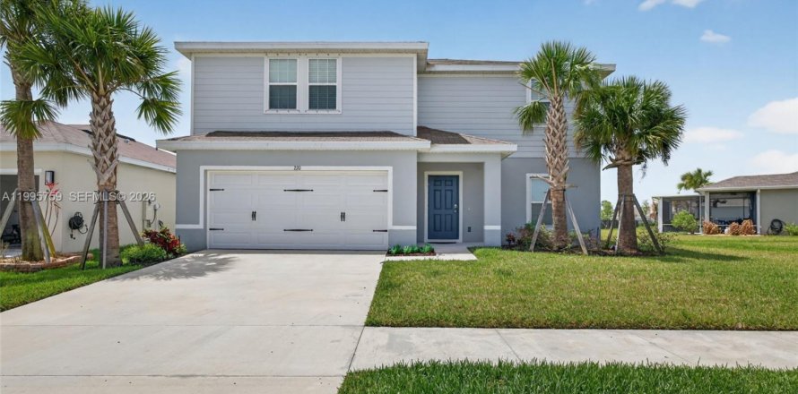 House in St. Lucie, Florida 4 bedrooms, 203.92 sq.m. № 2068160