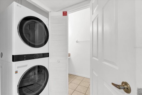 Townhouse in Kissimmee, Florida 4 bedrooms, 152.82 sq.m. № 2375471 - photo 21