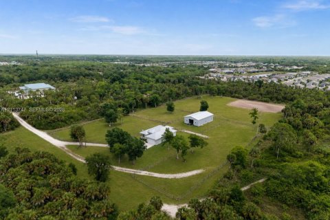 Villa ou maison à Naples, Floride 4 chambres, 155.52 m2 № 2439357