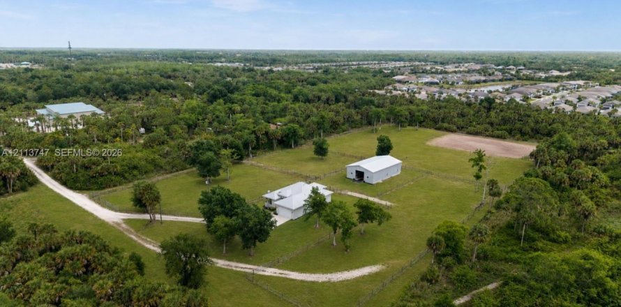 Villa ou maison à Naples, Floride 4 chambres, 155.52 m2 № 2439357