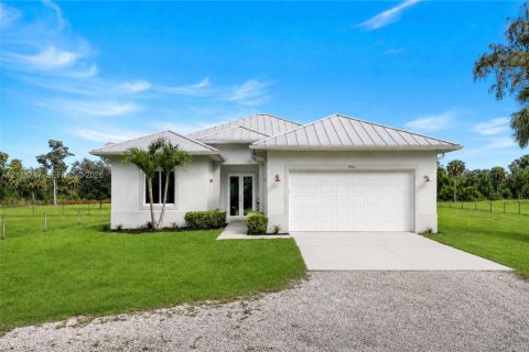 Villa ou maison à vendre à Naples, Floride: 4 chambres, 155.52 m2 № 2439357 - photo 3