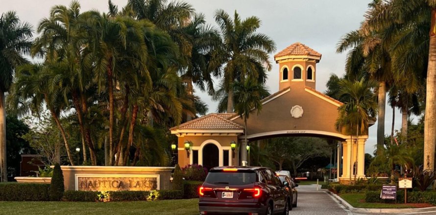 Villa ou maison à Royal Palm Beach, Floride 5 chambres, 248.7 m2 № 1038143