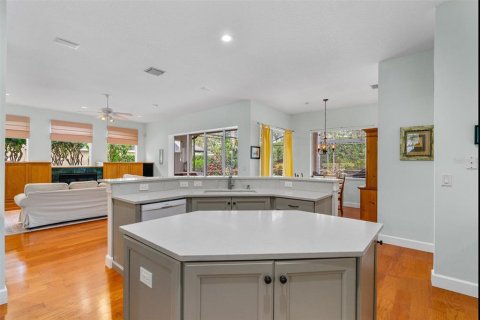 House in Orlando, Florida 5 bedrooms, 328.6 sq.m. № 1759549 - photo 18