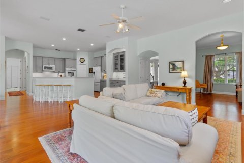 House in Orlando, Florida 5 bedrooms, 328.6 sq.m. № 1759549 - photo 6