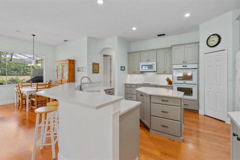 House in Orlando, Florida 5 bedrooms, 328.6 sq.m. № 1759549 - photo 14