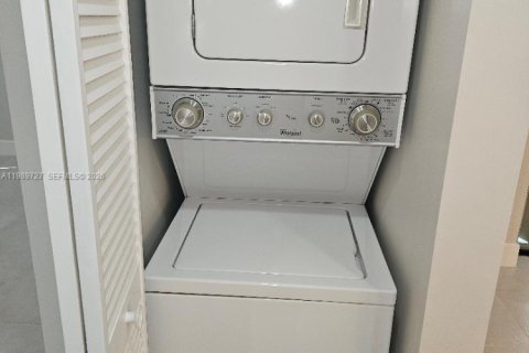 Снять в аренду кондоминиум в Майами, Флорида 3 спальни, 92.25м2, № 2051744 - фото 11