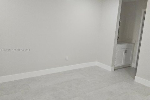 Снять в аренду кондоминиум в Майами, Флорида 3 спальни, 92.25м2, № 2051744 - фото 4