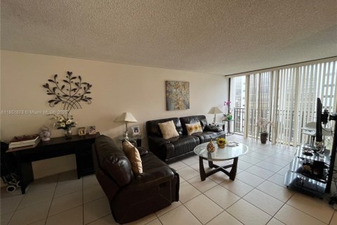 Condo in Sunny Isles Beach, Florida, 1 bedroom  № 1865791 - photo 2