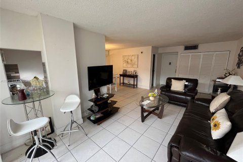 Condo in Sunny Isles Beach, Florida, 1 bedroom  № 1865791 - photo 4
