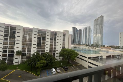 Condo in Sunny Isles Beach, Florida, 1 bedroom  № 1865791 - photo 11