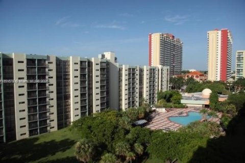 Condo in Sunny Isles Beach, Florida, 1 bedroom  № 1865791 - photo 1