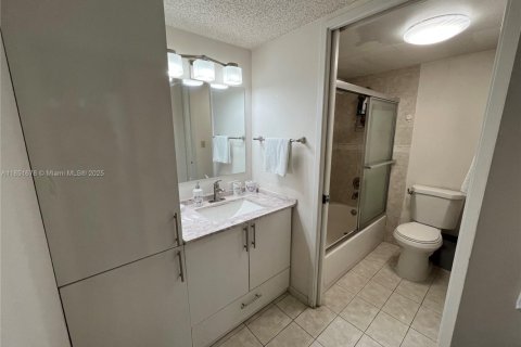 Condo in Sunny Isles Beach, Florida, 1 bedroom  № 1865791 - photo 12