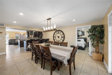 Casa en venta en Miami, Florida, 4 dormitorios, 183.39 m2 № 1635227 - foto 12