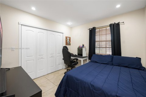 Casa en venta en Miami, Florida, 4 dormitorios, 183.39 m2 № 1635227 - foto 23