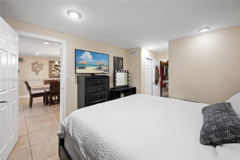 Casa en venta en Miami, Florida, 4 dormitorios, 183.39 m2 № 1635227 - foto 17