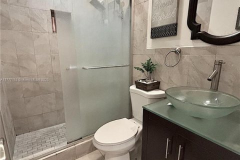 Casa en venta en Miami, Florida, 4 dormitorios, 183.39 m2 № 1635227 - foto 24