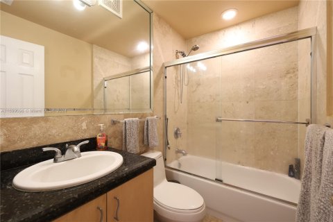 Condominio en venta en Fort Lauderdale, Florida, 2 dormitorios, 66.7 m2 № 1692629 - foto 17
