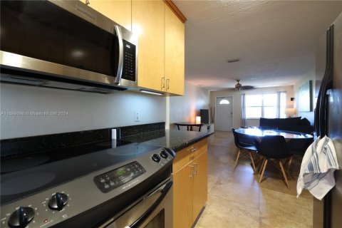 Condominio en venta en Fort Lauderdale, Florida, 2 dormitorios, 66.7 m2 № 1692629 - foto 13