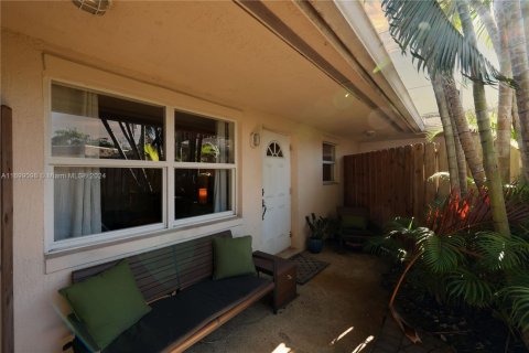 Condominio en venta en Fort Lauderdale, Florida, 2 dormitorios, 66.7 m2 № 1692629 - foto 2