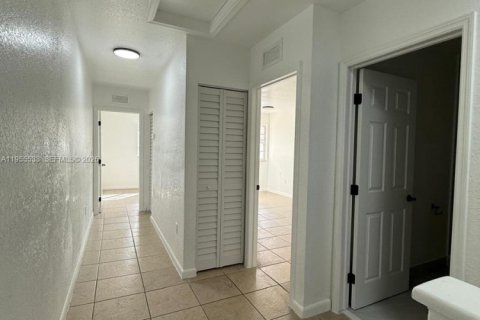 Купить таунхаус в Майами-Гарденс, Флорида 3 спальни, 131.83м2, № 2010272 - фото 12