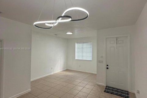 Купить таунхаус в Майами-Гарденс, Флорида 3 спальни, 131.83м2, № 2010272 - фото 4