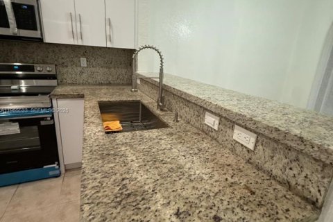 Купить таунхаус в Майами-Гарденс, Флорида 3 спальни, 131.83м2, № 2010272 - фото 5