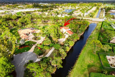 House in Lake Worth, Florida 3 bedrooms, 384.62 sq.m. № 2187621