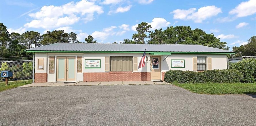 Commercial property in Ocala, Florida 120.77 sq.m. № 1755149