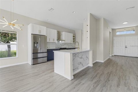 House in Cape Coral, Florida 4 bedrooms, 227.61 sq.m. № 1808369 - photo 7