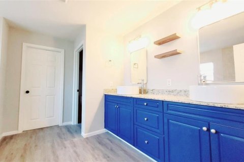 House in Cape Coral, Florida 4 bedrooms, 227.61 sq.m. № 1808369 - photo 24